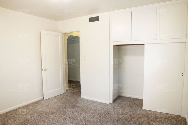 Building Photo - 627 S Grant Ave