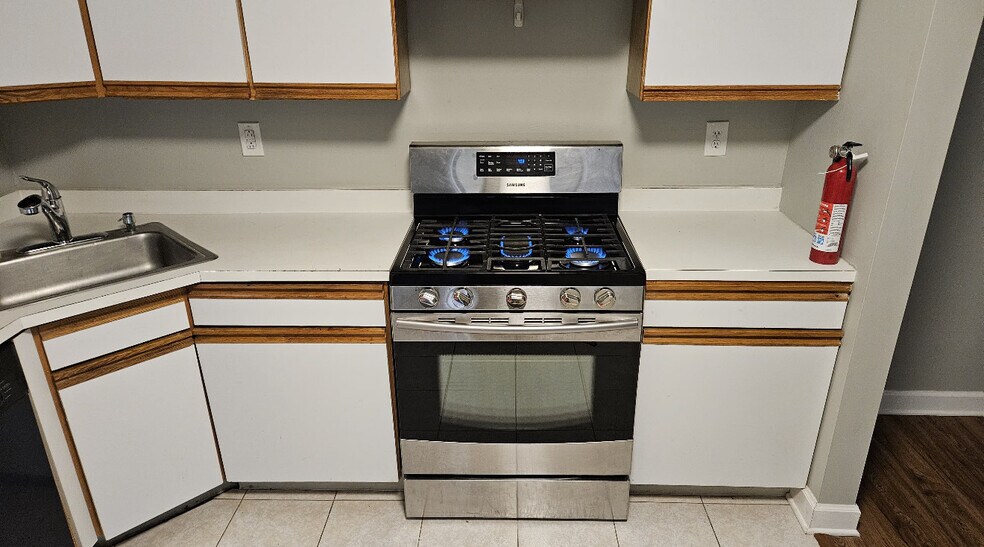 BRAND NEW gas range! - 53 Juniper Way