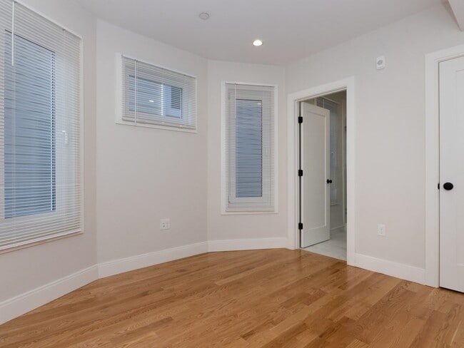 Building Photo - 5 Tovar St