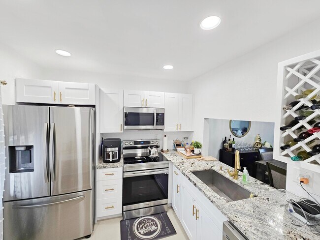 Building Photo - 7807 Golf Cir Dr