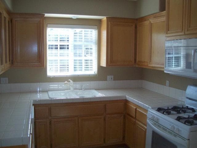 Building Photo - 420 S Mesita Pl