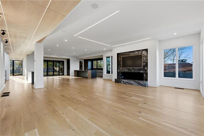 Building Photo - 1033 Reeder Cir NE