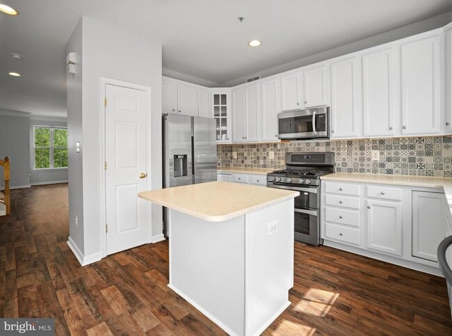 Building Photo - 44163 Azalea Ct