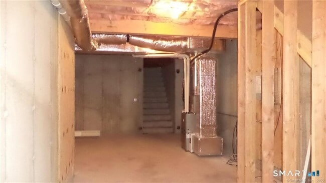 Building Photo - 33 Maple Ave