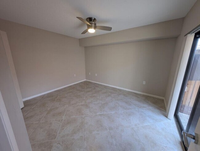 Building Photo - 1908 19th Ln