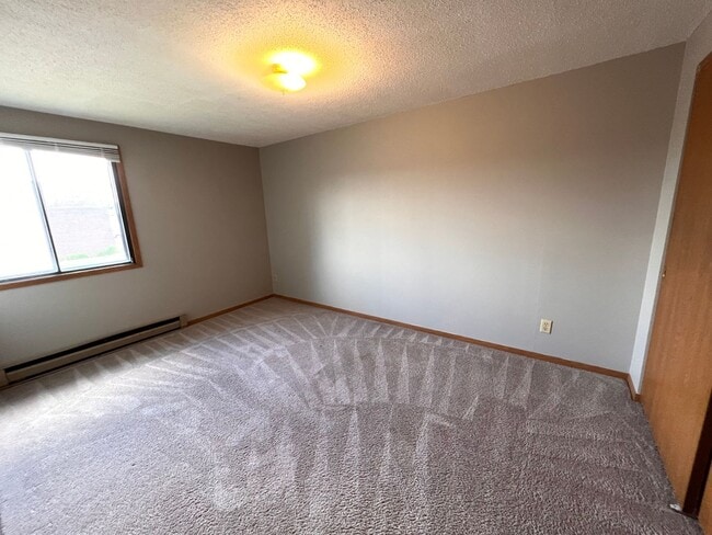 Building Photo - 802 Benton Dr