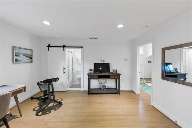 Building Photo - 4222 Rickenbacker Dr NE