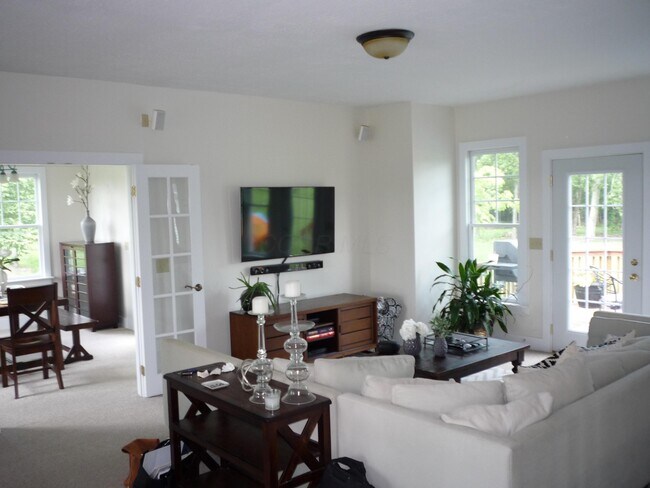 Building Photo - 10012 Hollow Rd SW