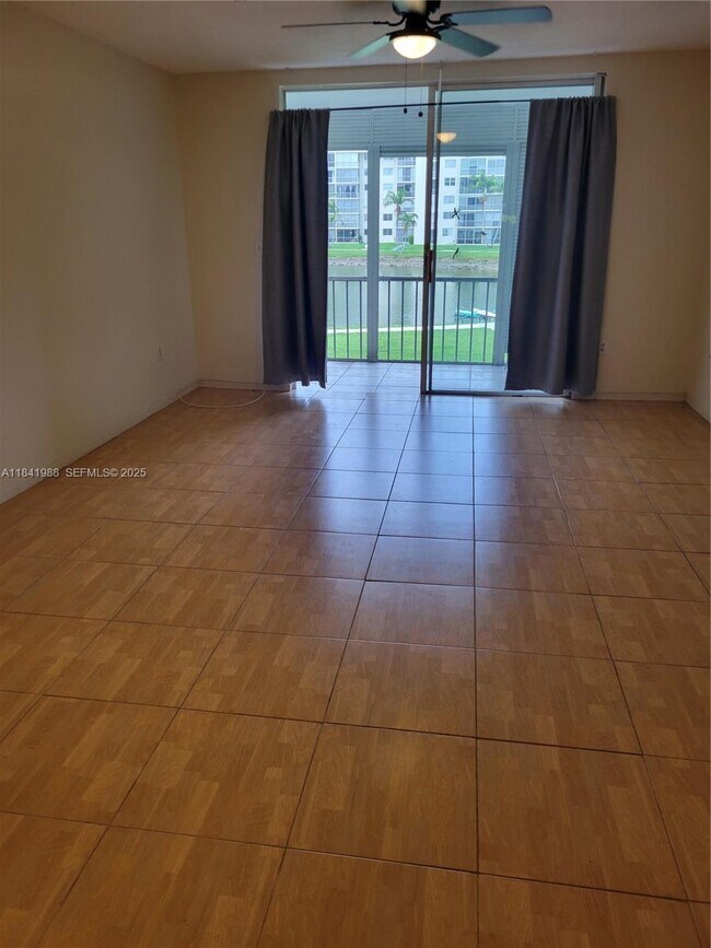 Building Photo - 2903 Point E Dr