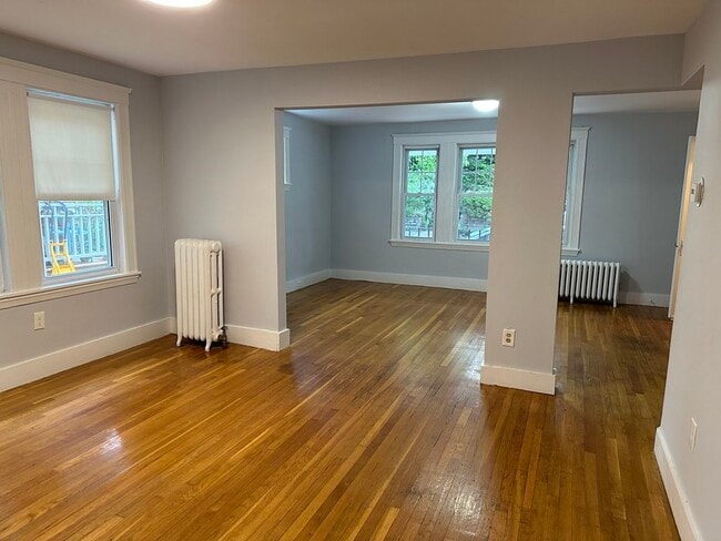 Building Photo - 18 Symmes St