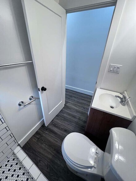 Building Photo - 6235 San Pablo Ave