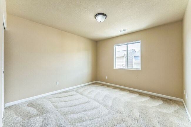 Building Photo - Memorial Day Special!  $500 gift card