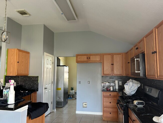 Building Photo - 17235 Glenpatti Dr