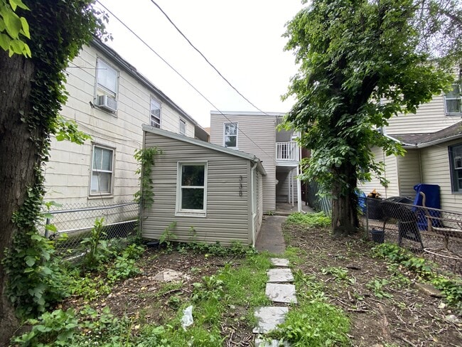Building Photo - 338 S Duke St