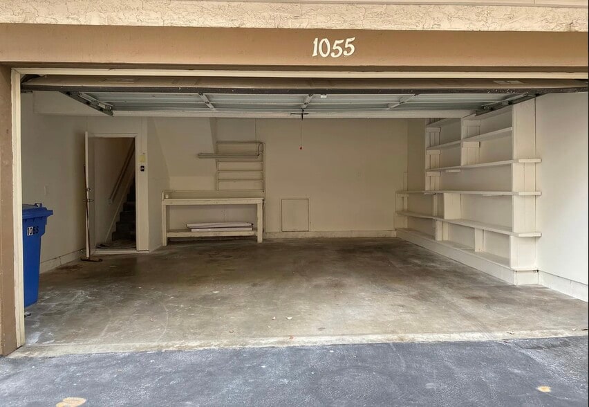 Building Photo - 1055 Walnut Grove Ave