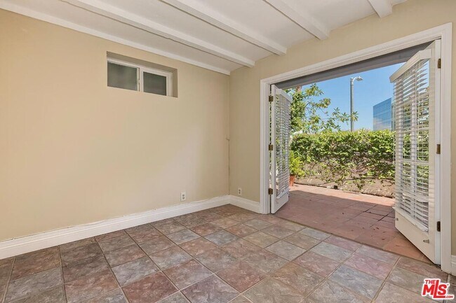 Building Photo - 1215 Edris Dr