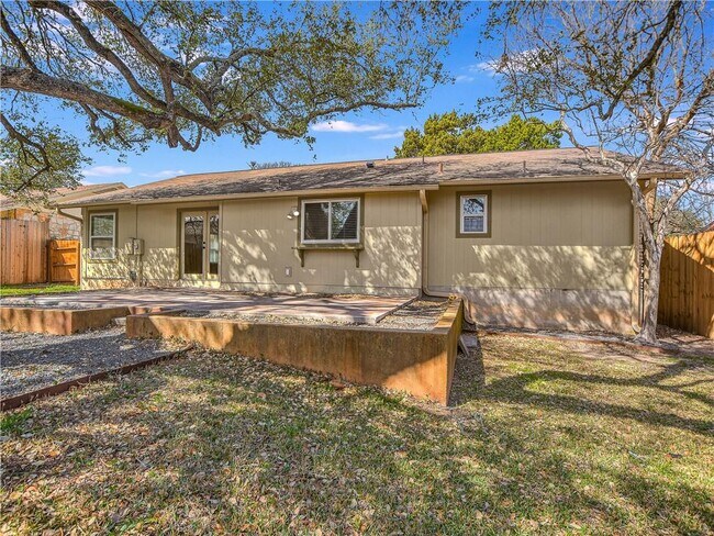 Building Photo - 11711 Oak Knoll Dr
