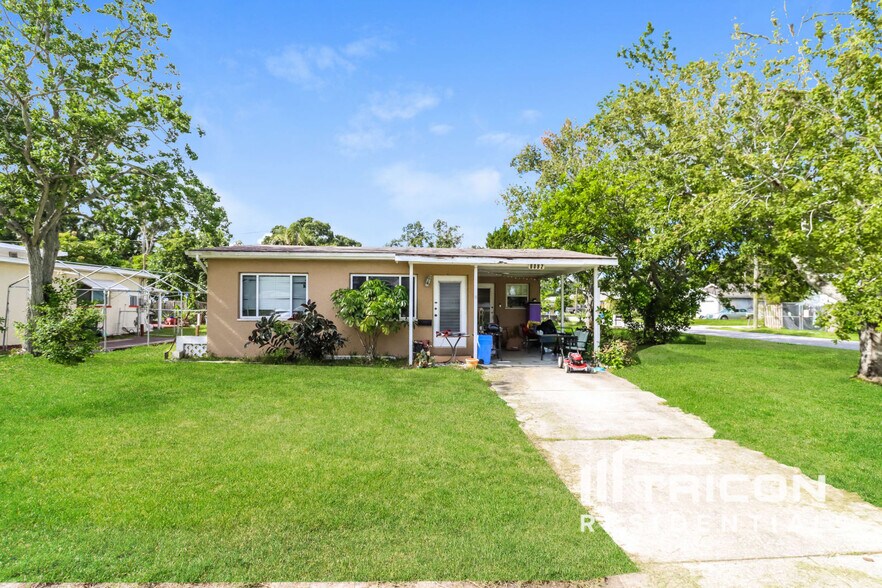 Primary Photo - 6092 71st Ave N