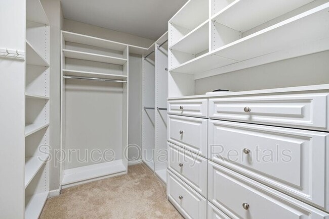 Building Photo - 206 Northlands Dr