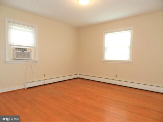Building Photo - 300 Claiborne Ave
