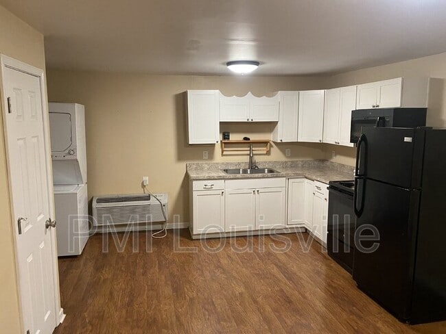 Building Photo - 1302 Main St