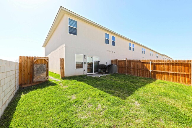 Building Photo - 9901 Borna Dr