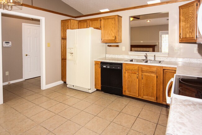 Building Photo - 3 Bedroom Ranch with Pond View in Pike Township