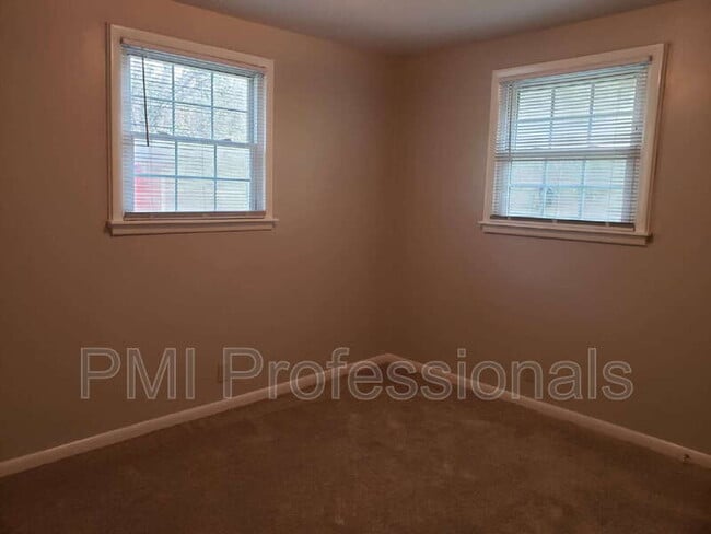 Building Photo - 110 Ingles St