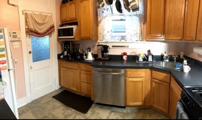 Building Photo - 5714 Woodmont St