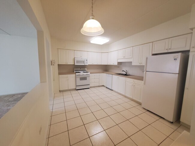 Building Photo - 5000 Oakton St