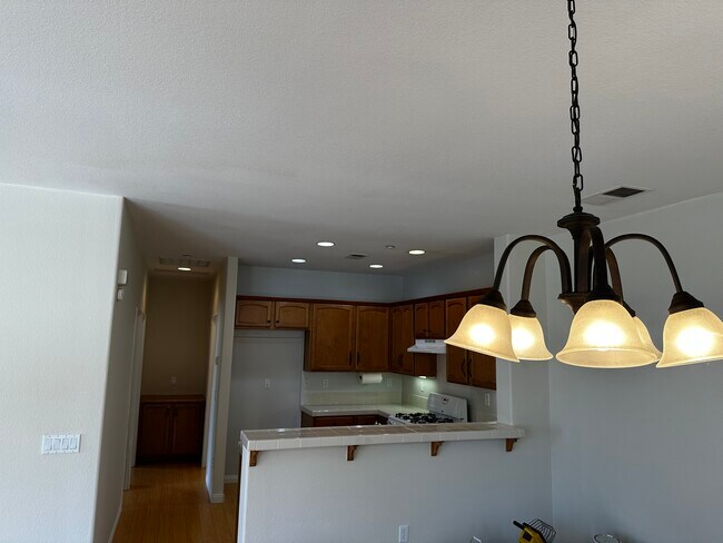 Building Photo - 310 Sunset Way