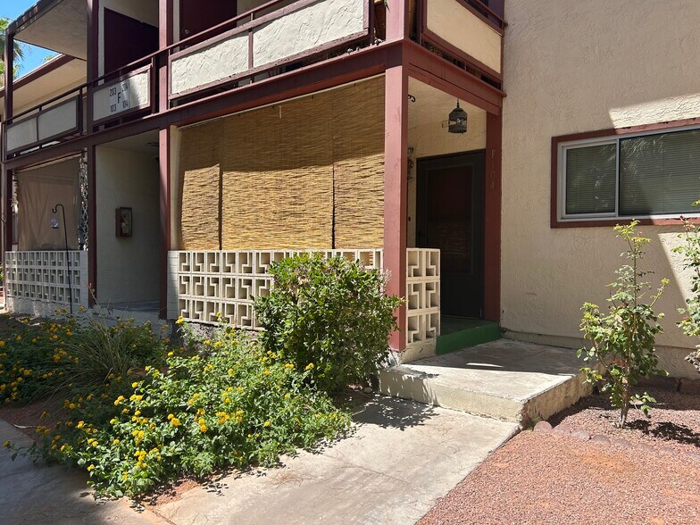Building Photo - 350 E Desert Inn Rd