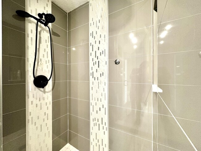 Building Photo - 2638 Gately Dr E