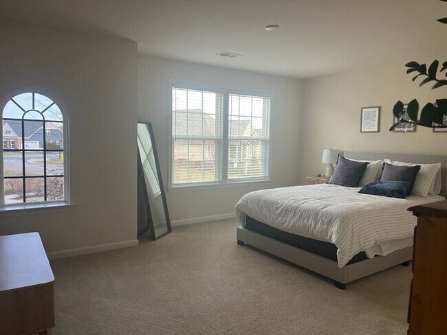 Building Photo - Beautiful 4 Bedroom Home in Spring Creek – Available June 1 – $2,995/mo