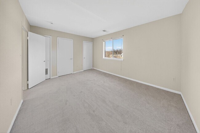 Building Photo - 3364 Hewitt Ave