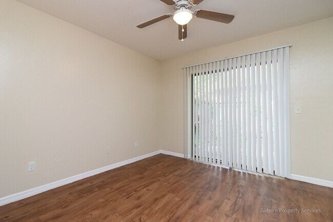 Building Photo - Cedar Ridge 501 A-C