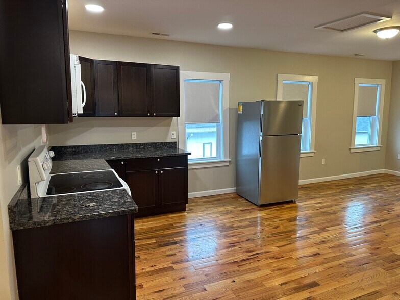 Building Photo - 38 Columbia St