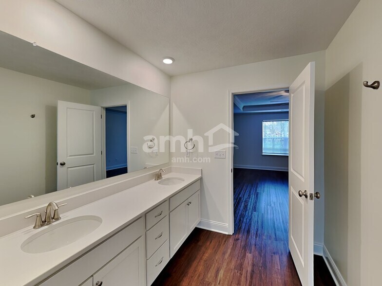 Building Photo - 8038 Minnow Trl