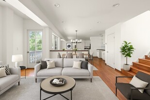 Building Photo - 3962 Oakfield Dr