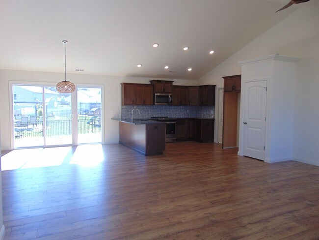 Building Photo - Sensational 3 Bed 2 Bath House!