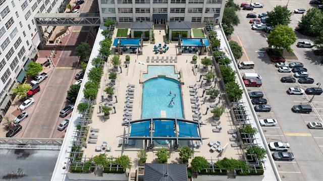 Building Photo - 2600 W 7th St