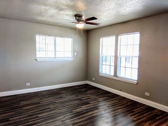 Building Photo - *COMING SOON* Charming 3BR/2BA Home with Covered Porch & Stainless Steel Appliances!