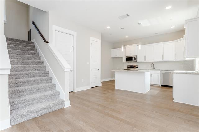 Building Photo - 202 S Village Way