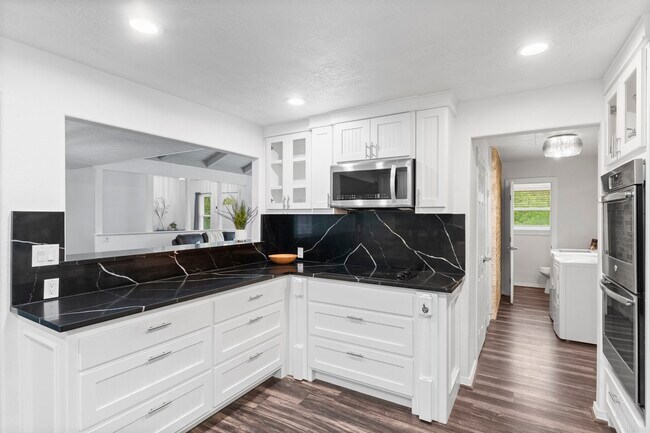 Building Photo - 910 Imperial Ln