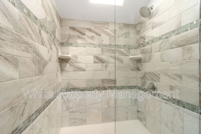 Building Photo - 9123 Kings Canyon Dr