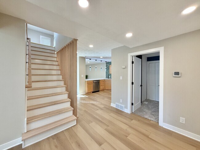 Building Photo - 4775 N River Rd