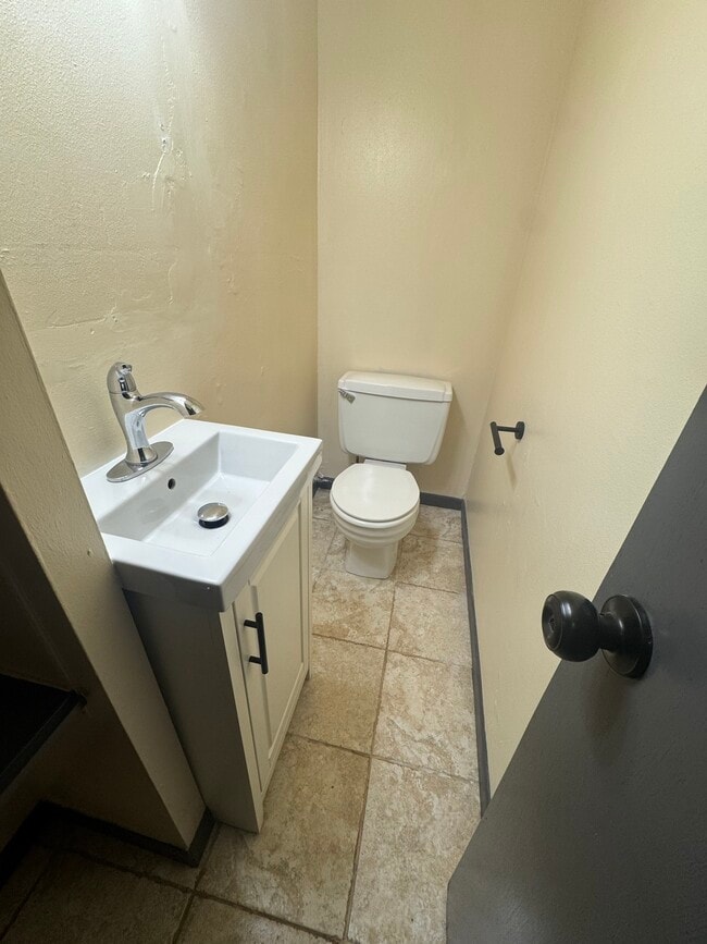 Building Photo - 3904 Sunset Square