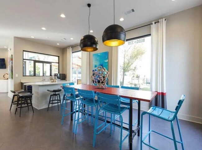 Building Photo - 3500 Windcliff Dr SE