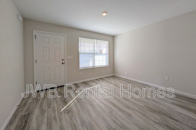 Building Photo - 2342 N Davis St