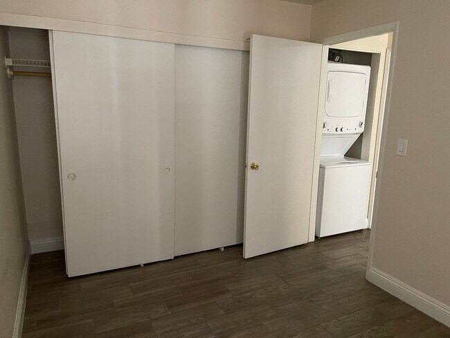 Building Photo - Stylish Condo Near the Strip & Convention Center!